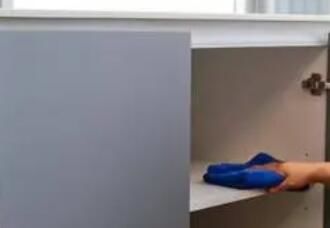 在室內(nèi)進行保潔的時候，要注意什么？